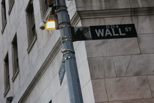 Investors resume flight from US stocks, no respite in sight from tariff chaos
