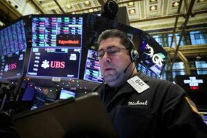 Dow hits record closing high, Treasury yields sink on dovish Fed
