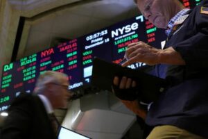 Wall Street ends higher, extending rate-cut rally