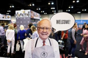 Buffett says Berkshire in good hands, lauds Apple despite lowering stake