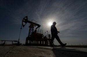 Oil up on geopolitical tension, gains capped by fading Fed rate-cut hopes