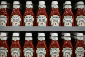 Kraft Heinz forecasts slower annual sales growth on tepid demand
